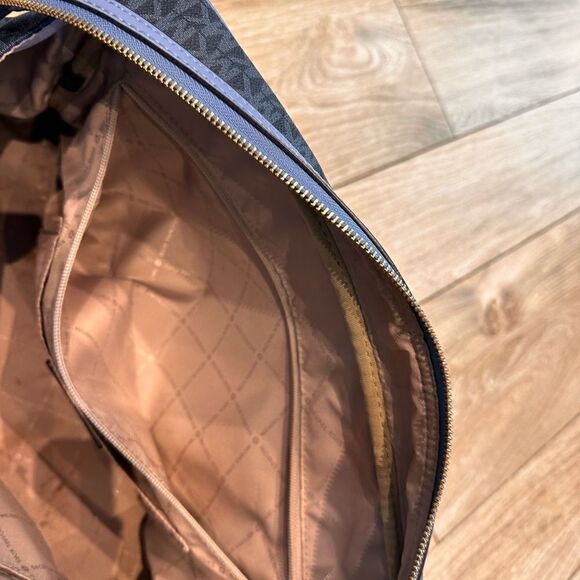 Used Michael Kors blue duffle travel bag - Picture 3 of 16